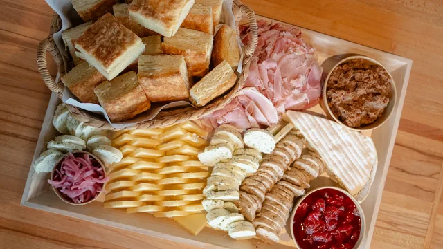 Platter: Biscuits with accompaniments